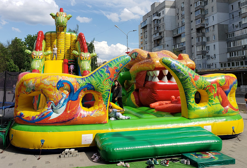 Inflatable combo and little dragon