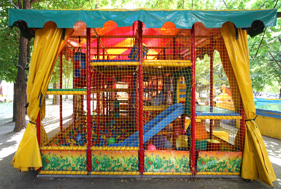 Детски център за игра